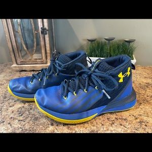 Youth under armour size 4